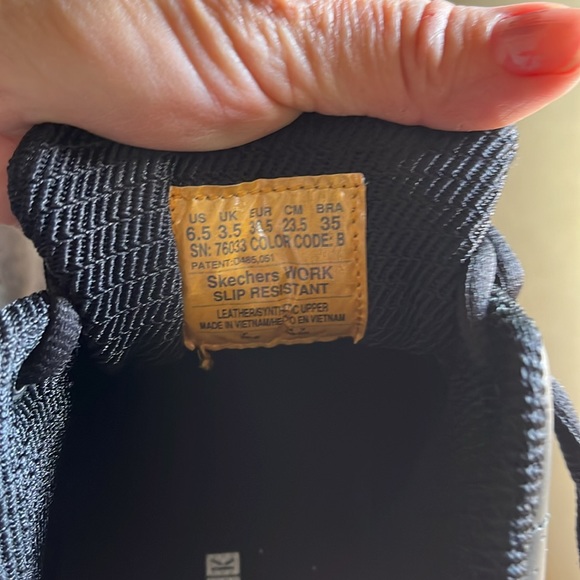 Skechers women’s work shoe - Picture 7 of 8